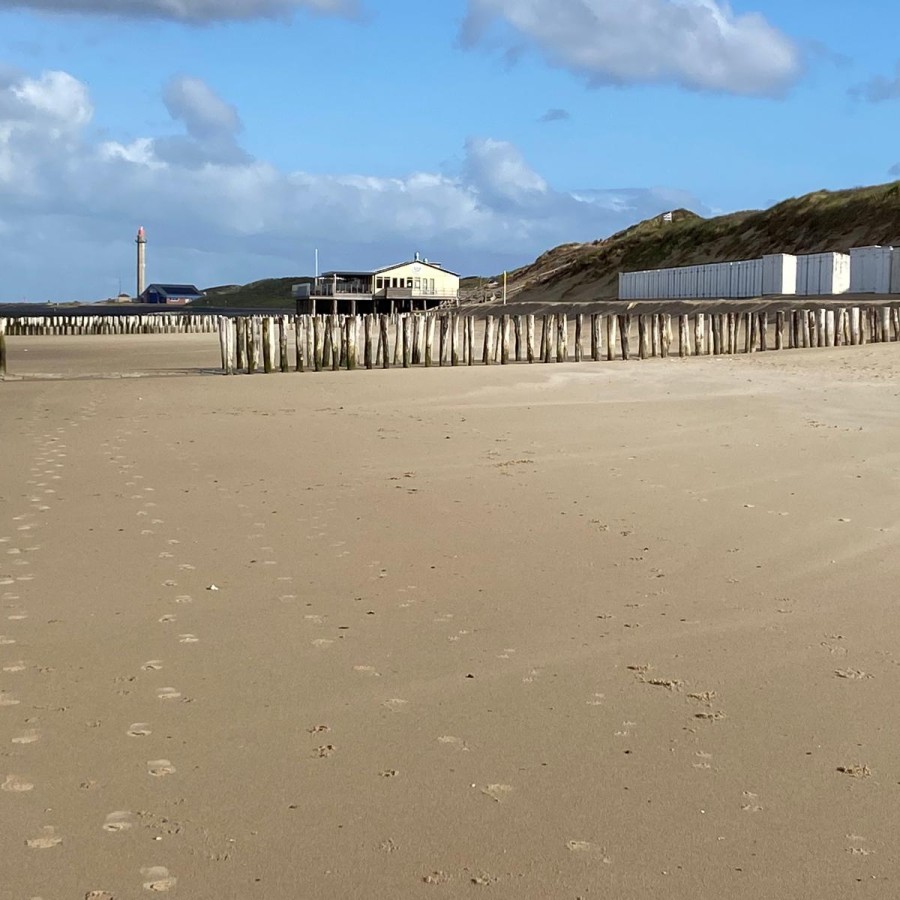 Westkapelle strand en radartoren.